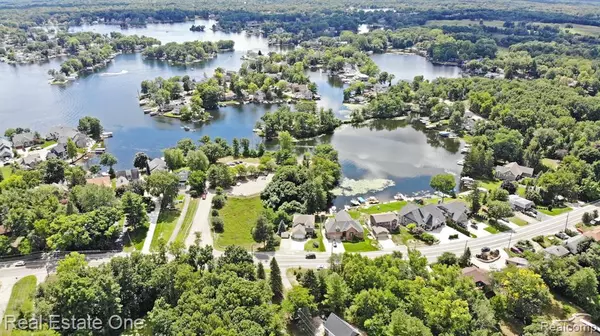 Lake Orion, MI 48362 1514,365 INDIANWOOD Road