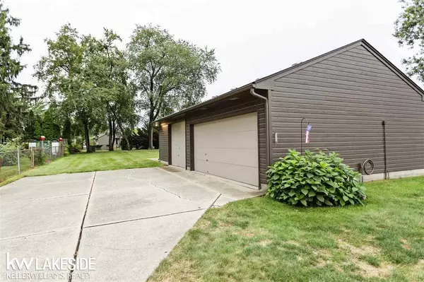 Saint Clair Shores, MI 48082,22612 Violet