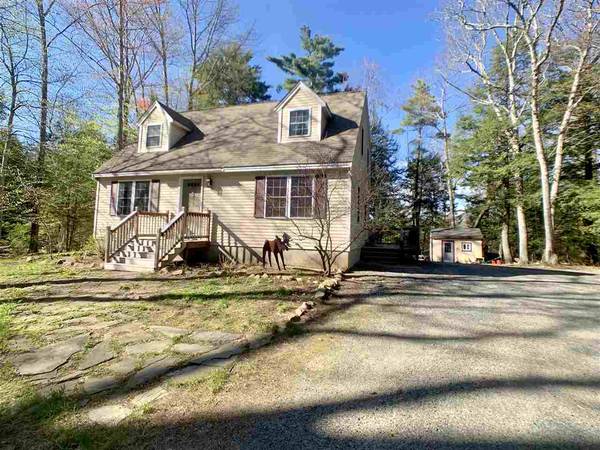 12 Country Side LN, Moultonborough, NH 03254