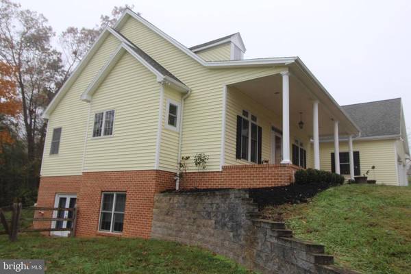 New Freedom, PA 17349,1 PICNIC LN