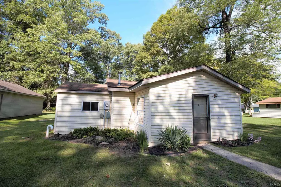 2592 S Lakeside Drive, Albion, IN 46701