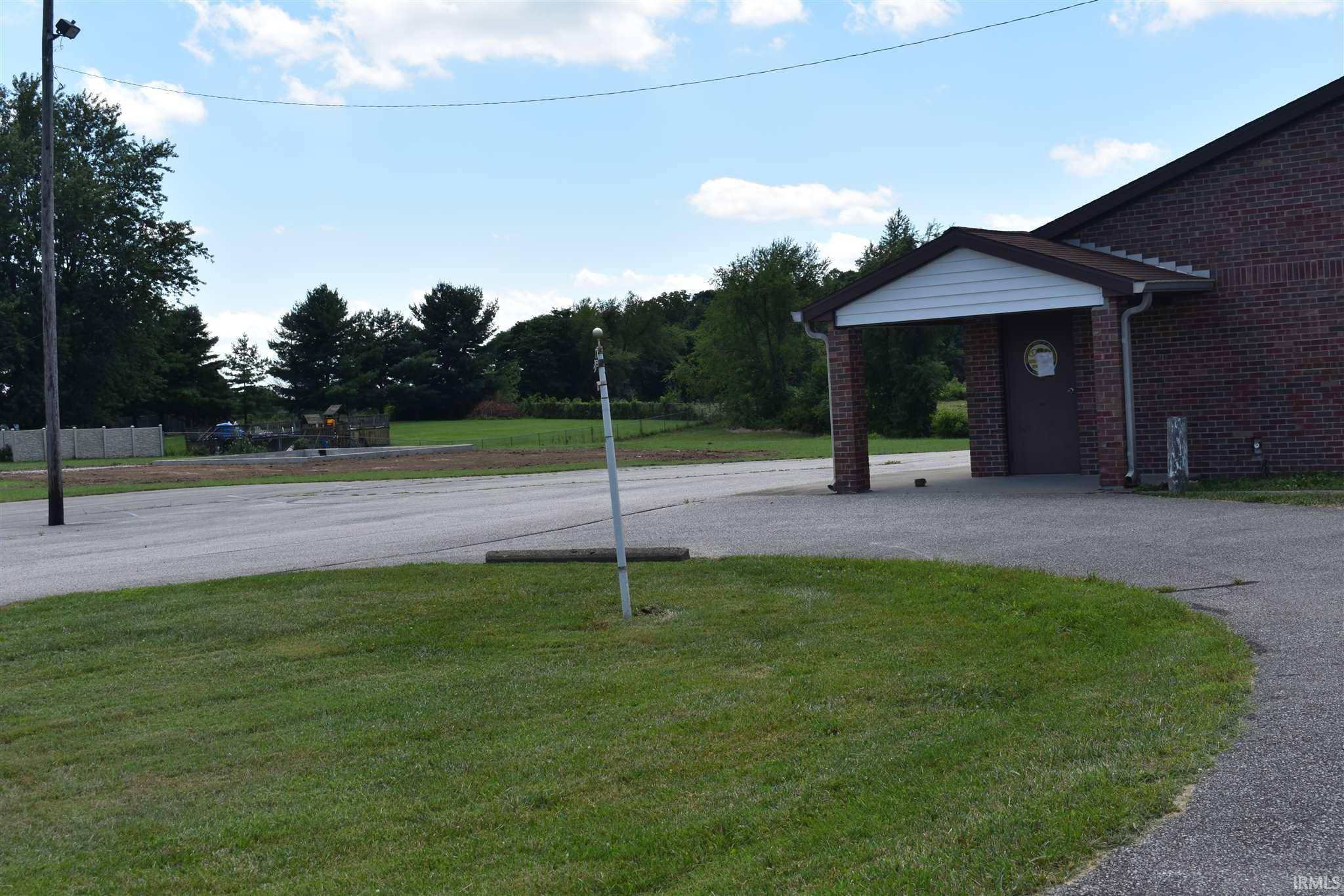 2821 N State RD 157 Road, Bloomfield, IN 47424
