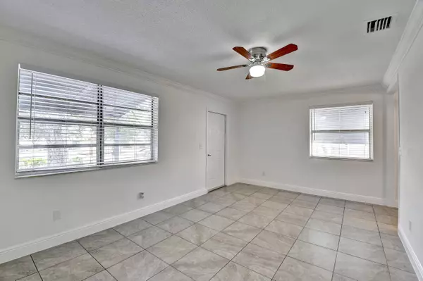 Lake Worth, FL 33460,407 S F ST