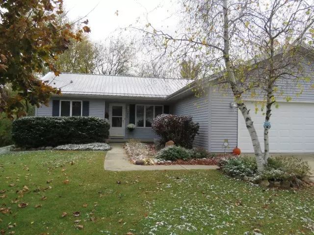 210 Forest St, Fox Lake, WI 53933