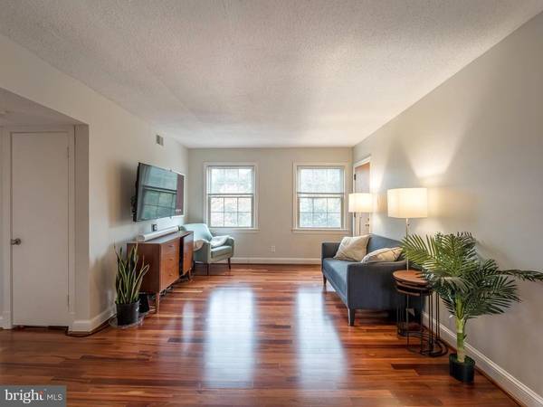 2805 ARLINGTON BLVD #202, Arlington, VA 22201