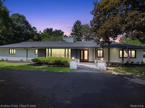 32605 Eastlady DR, Beverly Hills, MI 48025