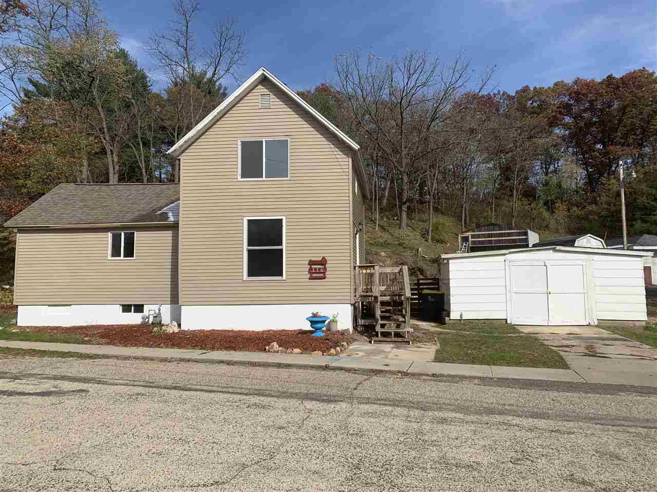 116 South St, La Valle, WI 53941