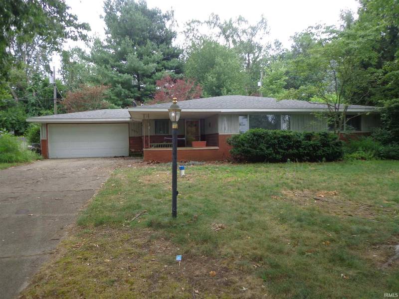 52852 Highland Drive, South Bend, IN 46635