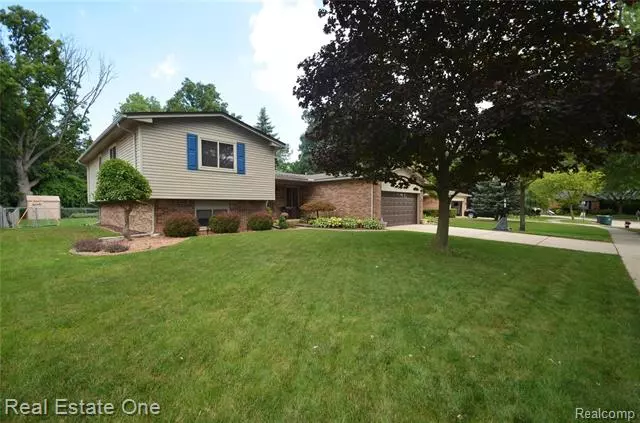 841 THURBER DR, Troy, MI 48085