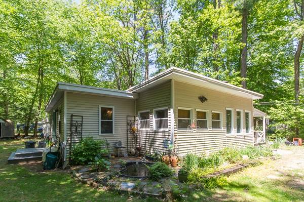 703 Collettes Grove RD, Derry, NH 03038