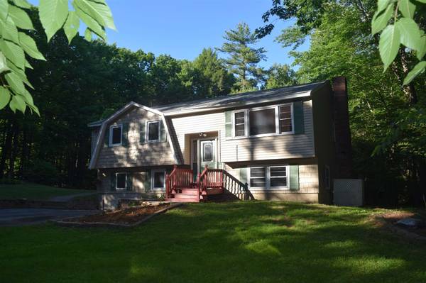 64 Hawkewood RD, Sandown, NH 03873