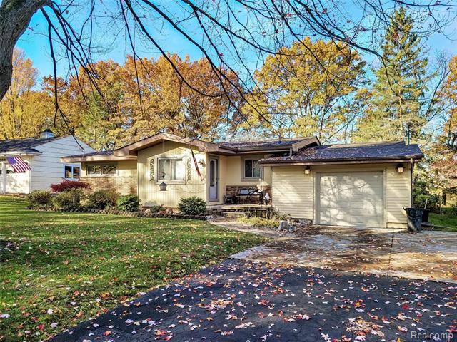 523 SHARON DR, Flushing, MI 48433