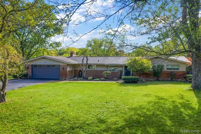 925 DEDHAM CRT, Bloomfield Hills, MI 48302