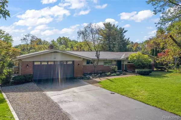 Bloomfield Hills, MI 48302,925 DEDHAM CRT