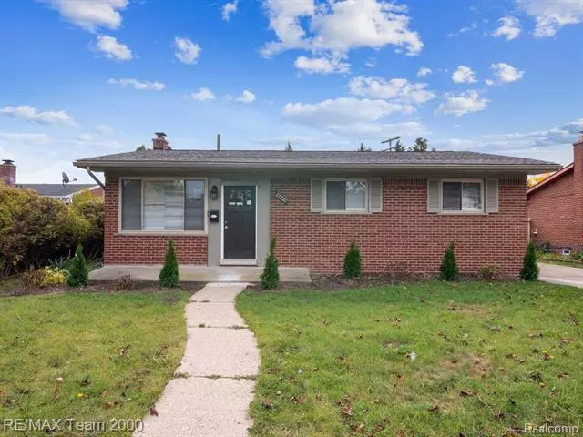 27237 MIDWAY ST, Dearborn Heights, MI 48127