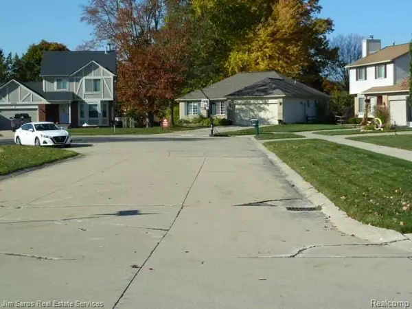 Macomb, MI 48042,24335 MIKADO CRT