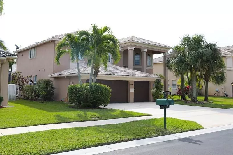 2237 Ridgewood CIR, Royal Palm Beach, FL 33411