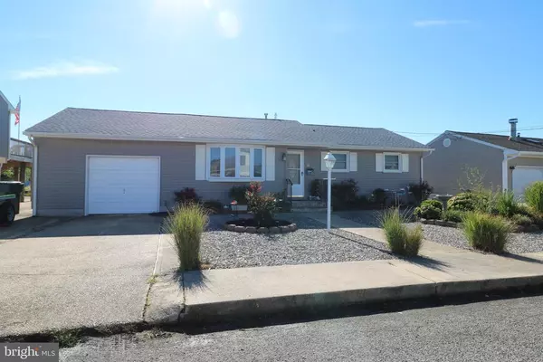 16 N COMMODORE DR, Tuckerton, NJ 08087