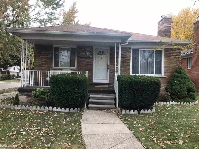 2246 Anita Ave, Grosse Pointe Woods, MI 48236