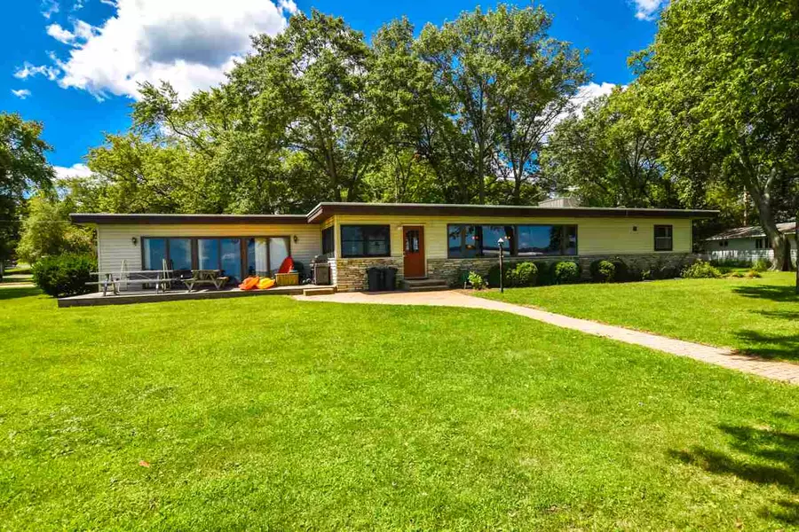 N4298 S Lakeshore Dr, Green Lake, WI 54941