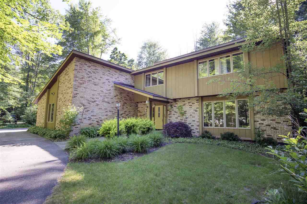2461 N Quail Run Dr, Midland, MI 48642