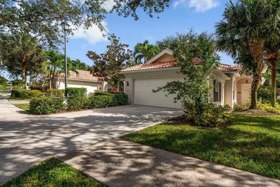 4772 Valencia DR, Delray Beach, FL 33445