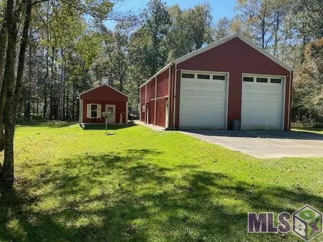 7422 LA HWY 421, St Francisville, LA 70775