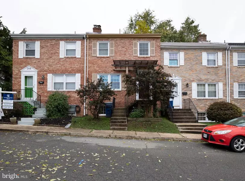 2916 E SIDE DR, Alexandria, VA 22306