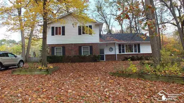 8480 KEITHA, Lambertville, MI 48144