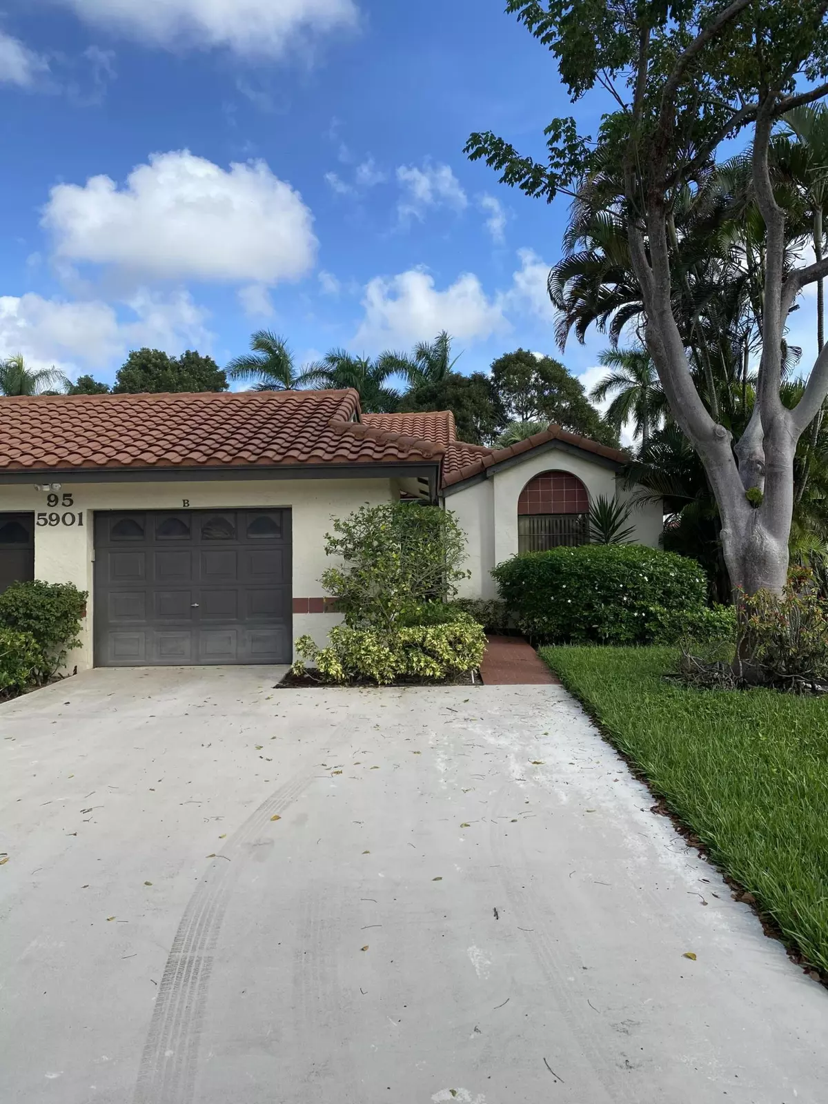 Boynton Beach, FL 33437,5901 Sunswept LN B