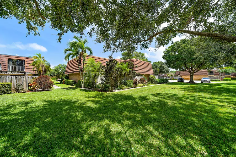 804 8th LN, Palm Beach Gardens, FL 33418