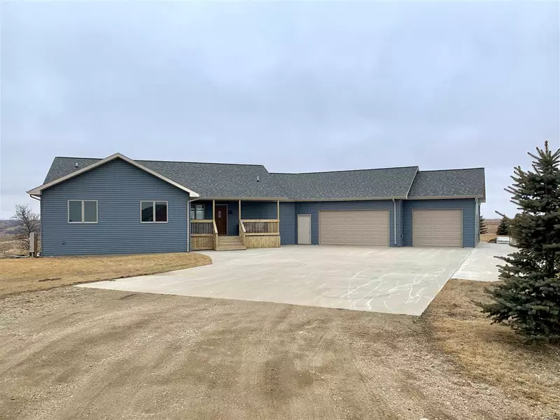 12821 Pasadena Court, Minot, ND 58701