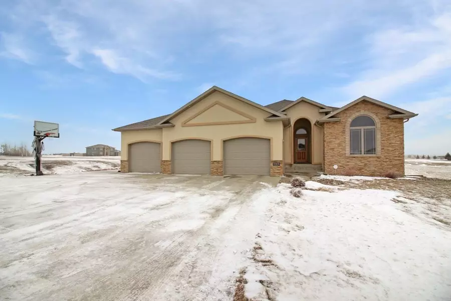 900 Hilltop Street NW, Minot, ND 58703