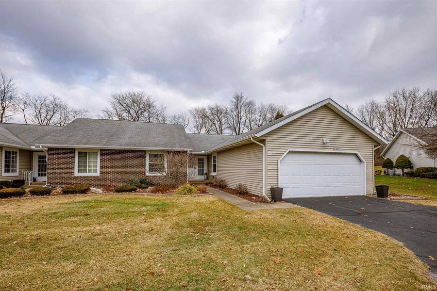 18215 Farm Lane, South Bend, IN 46637