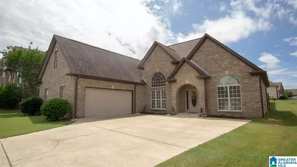 380 WATERFORD COVE TRL, Calera, AL 35040