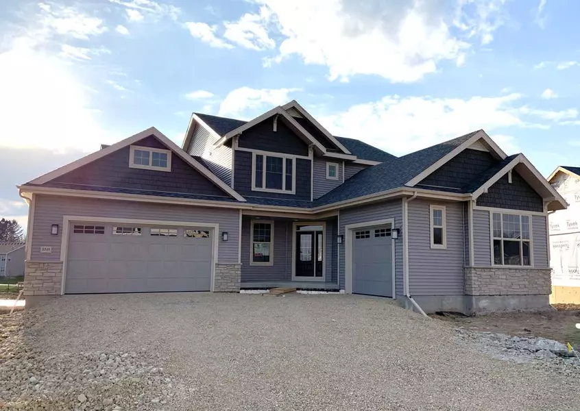 5520 N Peninsula Way, Mcfarland, WI 53558