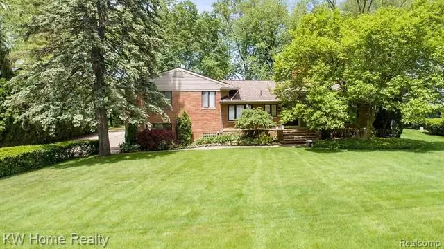 Bloomfield Hills, MI 48301,6181 DAKOTA CIR