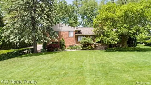 6181 DAKOTA CIR, Bloomfield Hills, MI 48301