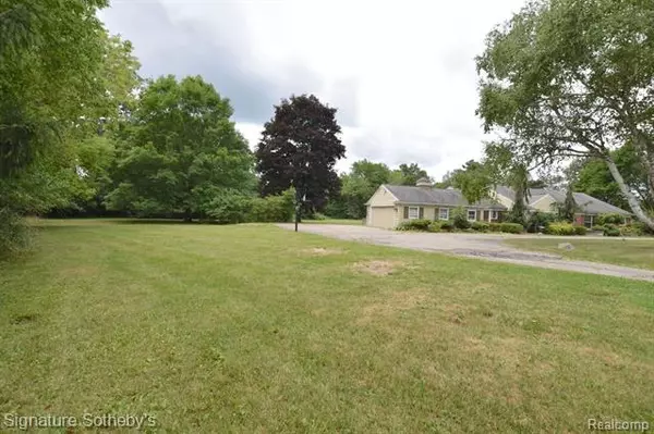 Bloomfield Twp, MI 48301,6000 SNOWSHOE CIR