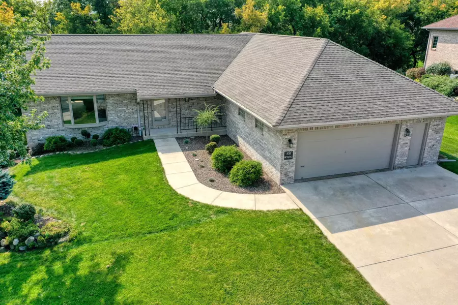 N20W26757 Sawgrass Ln, Pewaukee, WI 53072