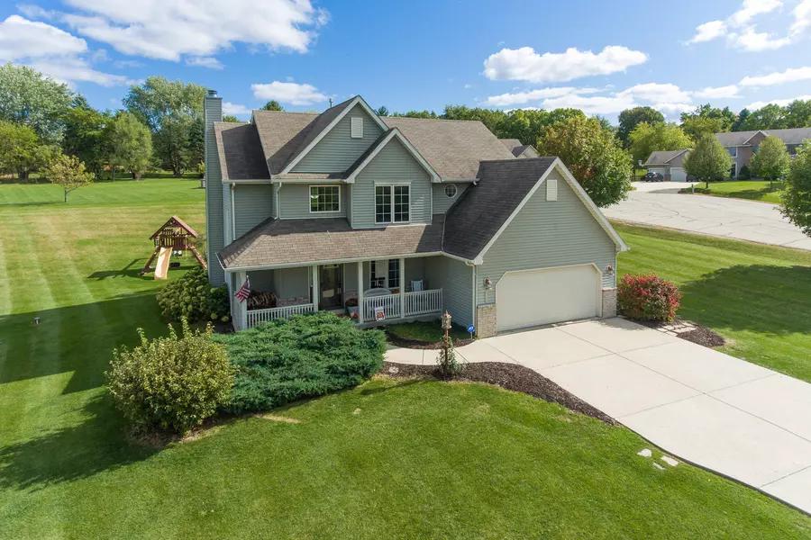 2036 Deer Run Dr, Delavan, WI 53115