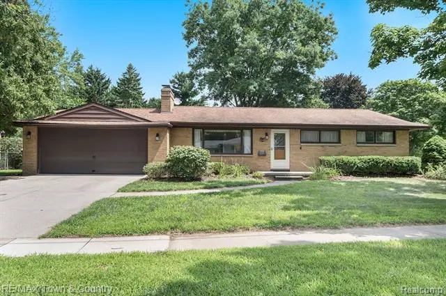 302 CRESCENT PL, Flushing, MI 48433