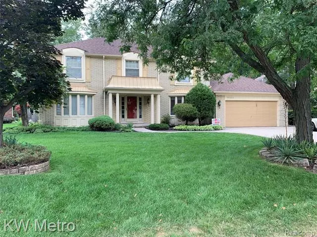 39251 W ROYAL DOULTON BLVD, Clinton Twp, MI 48038