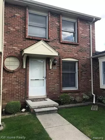 20228 S Great Oaks Circle S, Clinton Township, MI 48036