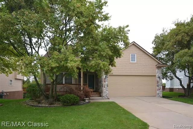 31044 SILVERDALE DR, Novi, MI 48377