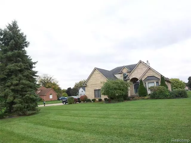 8661 N FERNWOOD CRT, Washington, MI 48094