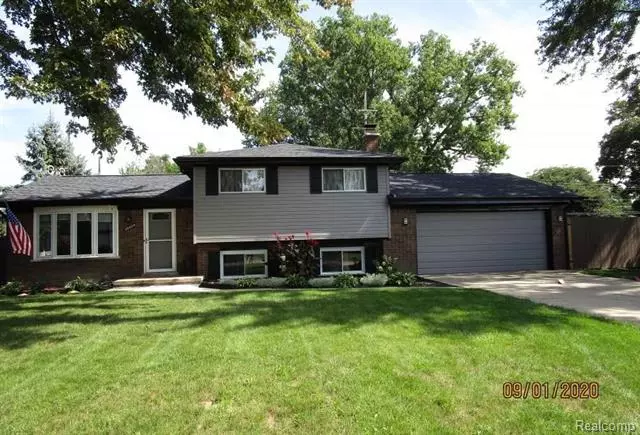 39404 CLOVERLEAF ST, Harrison Twp, MI 48045