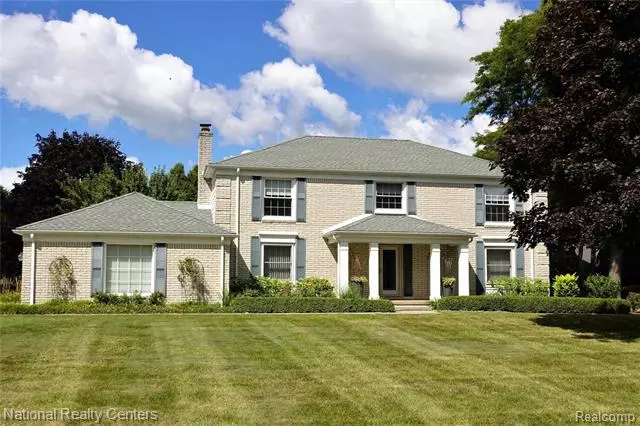 5936 Red Coat LN, West Bloomfield, MI 48322