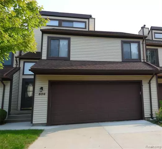 556 OAKBROOK CIR, Flushing, MI 48433