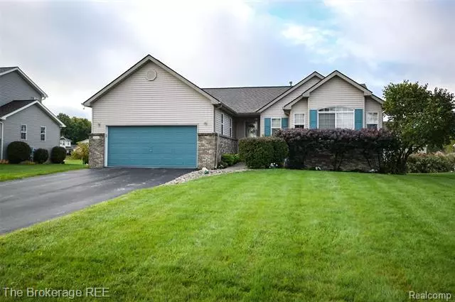 6050 MAPLE TRL, Grand Blanc, MI 48439